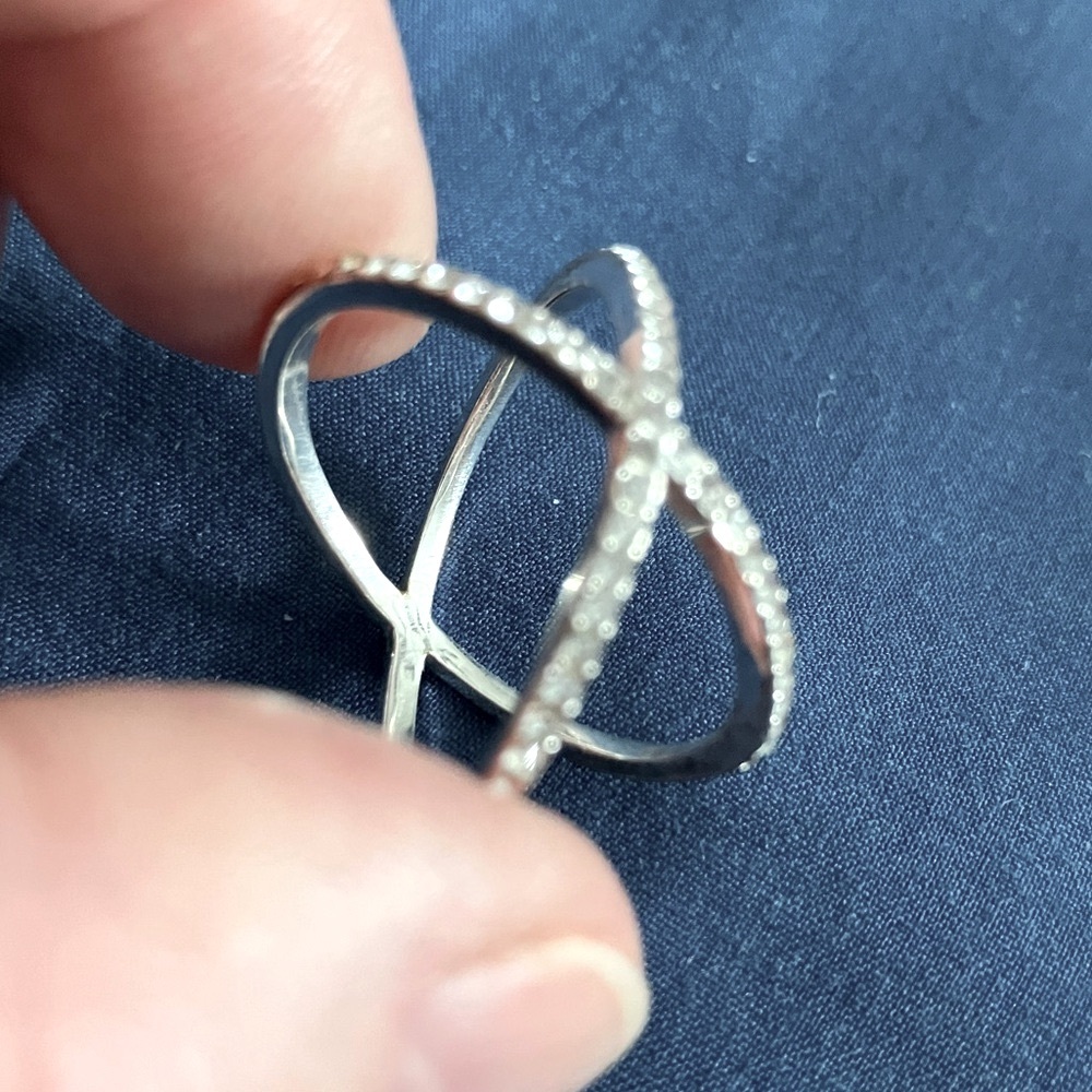 Silver Plated Ring Cubic Zirconia Crisscross Style Size 8-8 1/2 Very Cool Ring.